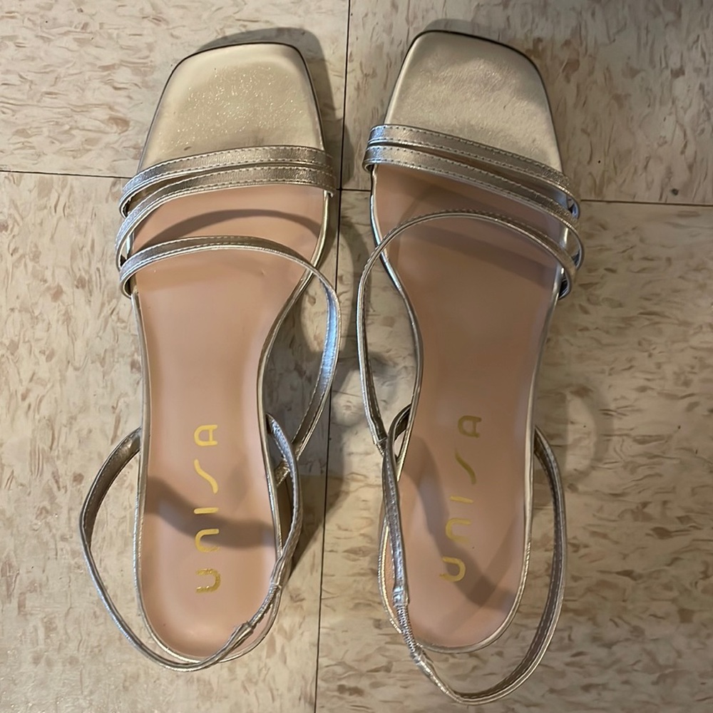 UNISA Marie Gold Sandals (size 9M)